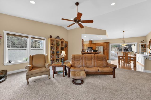 11083 Alta Sierra Dr, Grass Valley, CA 95949