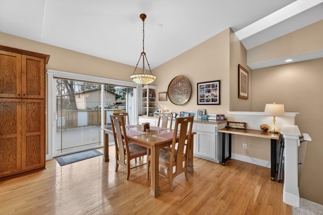 11083 Alta Sierra Dr, Grass Valley, CA 95949