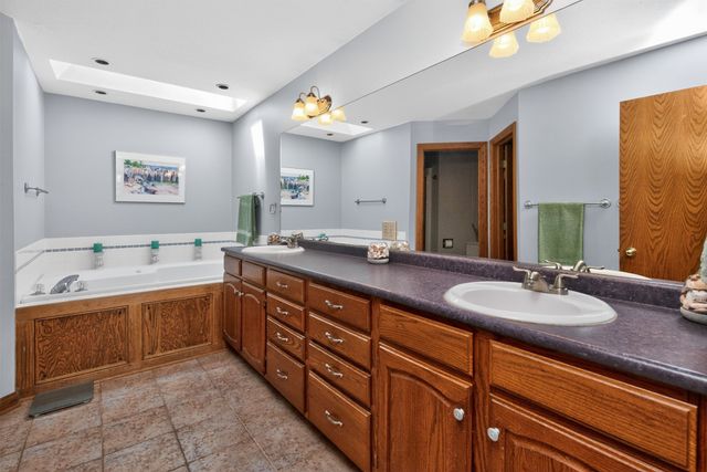 12995 Hickory Court, Clive, IA 50325