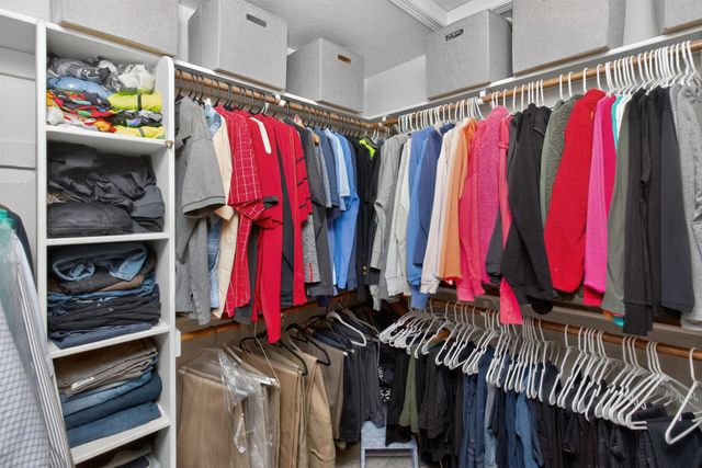 12995 Hickory Court, Clive, IA 50325