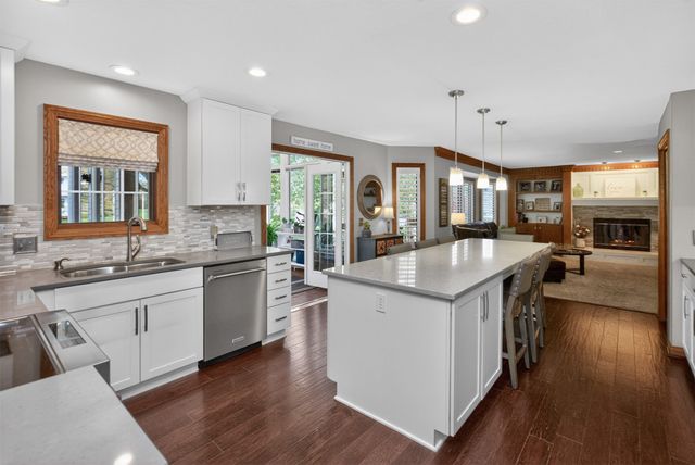 12995 Hickory Court, Clive, IA 50325