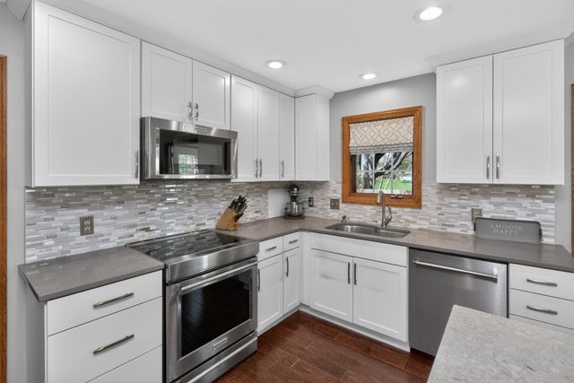 12995 Hickory Court, Clive, IA 50325