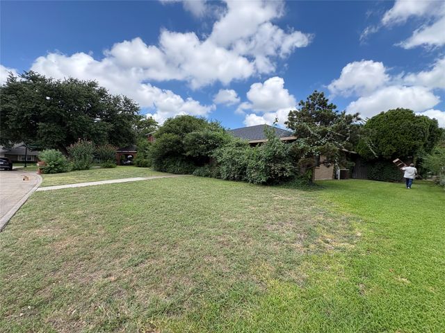 2730 Cladius Drive, Grand Prairie, TX 75052