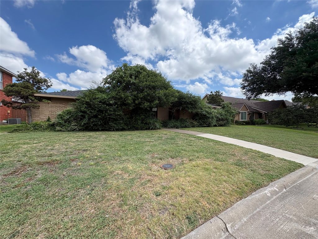 2730 Cladius Drive, Grand Prairie, TX 75052