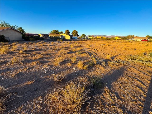 7774 E Pioneer Drive, Kingman, AZ 86401