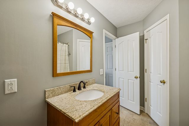 2237 Rosecran Cir, La Vergne, TN 37086