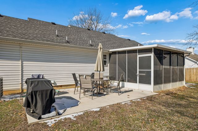 2237 Rosecran Cir, La Vergne, TN 37086