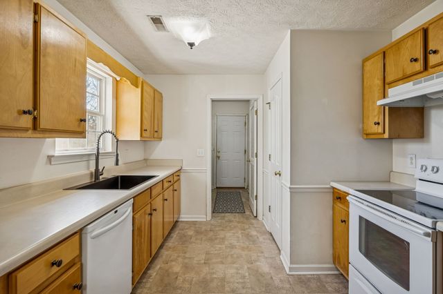 2237 Rosecran Cir, La Vergne, TN 37086