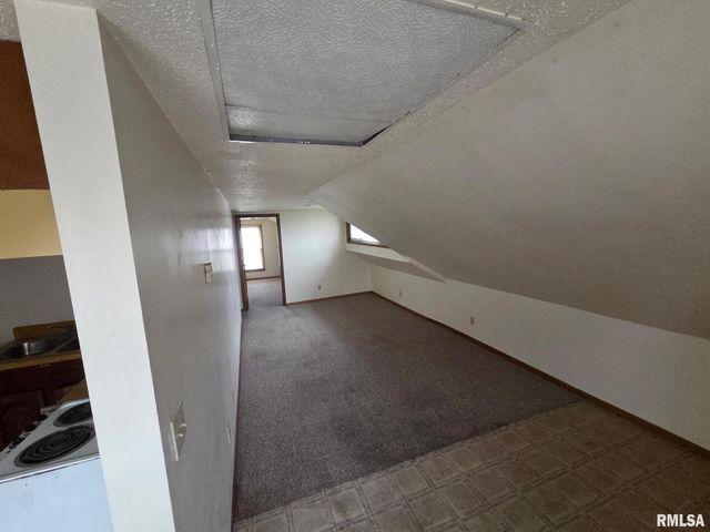 305 W COLLEGE Street, Carbondale, IL 62901