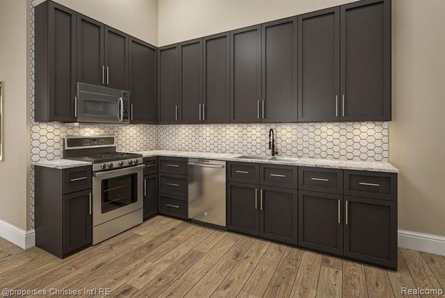 1111 Angara Drive 32, Rochester Hills, MI 48309
