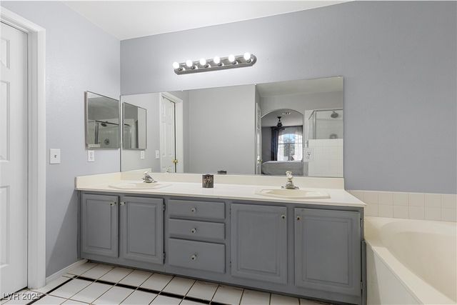 3950 South Sandhill Road 132, Las Vegas, NV 89121