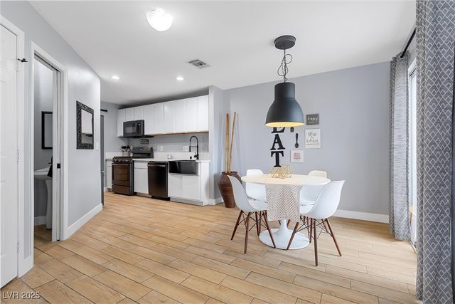 3950 South Sandhill Road 132, Las Vegas, NV 89121