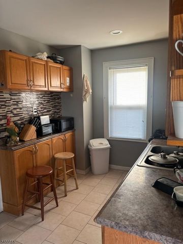 927 Meacham Ave, Linden City, NJ 07036