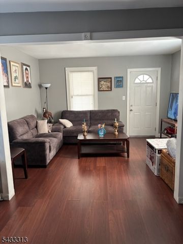 927 Meacham Ave, Linden City, NJ 07036