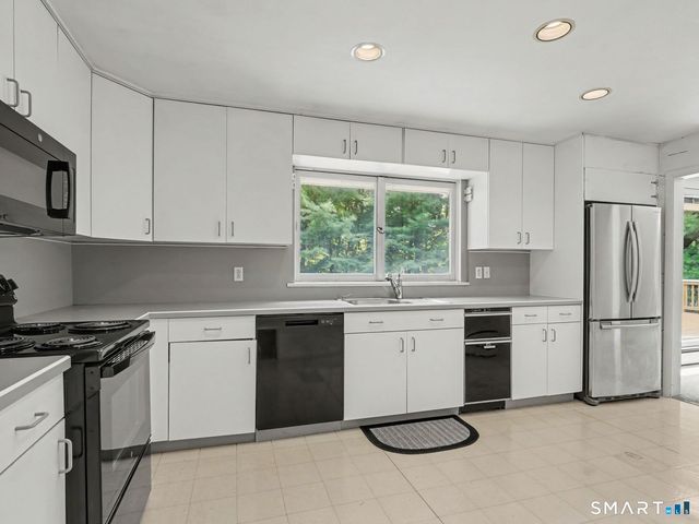 29 Weatherbell Drive, Norwalk, CT 06851