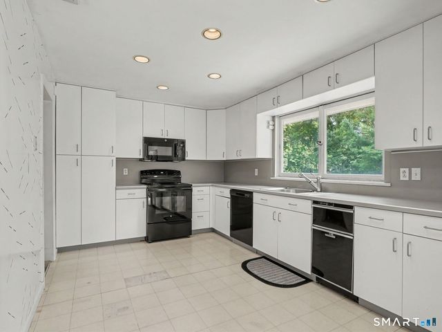 29 Weatherbell Drive, Norwalk, CT 06851