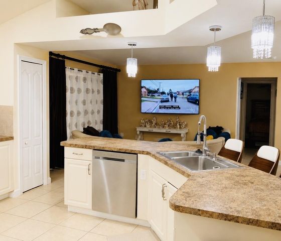 485 SW Dagget Avenue, Port St. Lucie, FL 34953