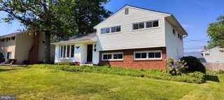 16 N AVON DR, Claymont, DE 19703