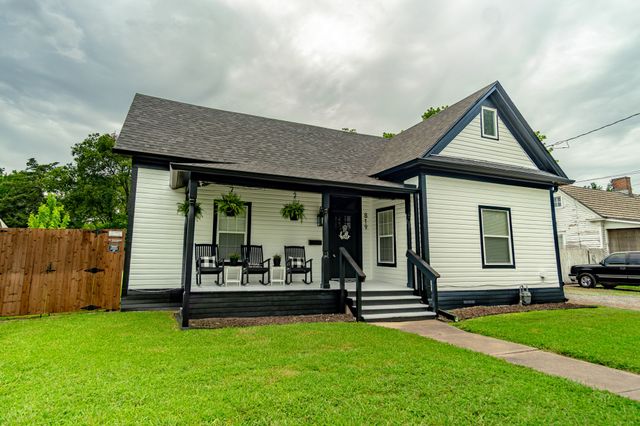 819 Beech Street, Bonham, TX 75418