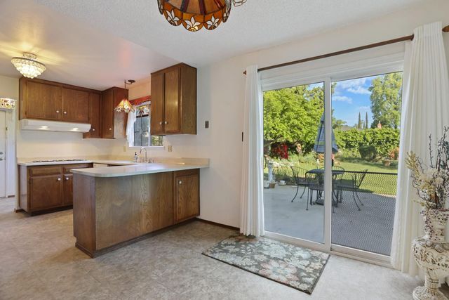 8961 La Riviera Dr, Sacramento, CA 95826