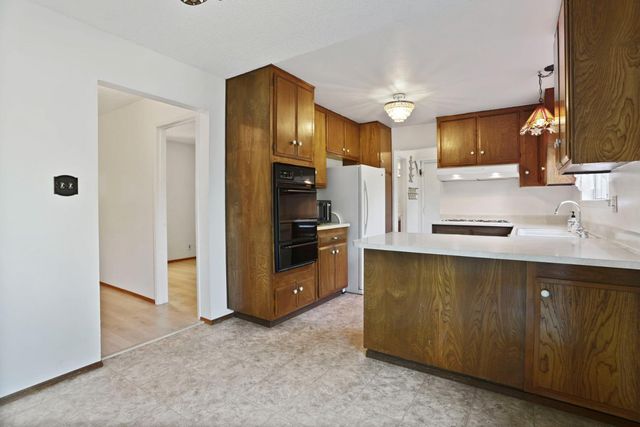 8961 La Riviera Dr, Sacramento, CA 95826