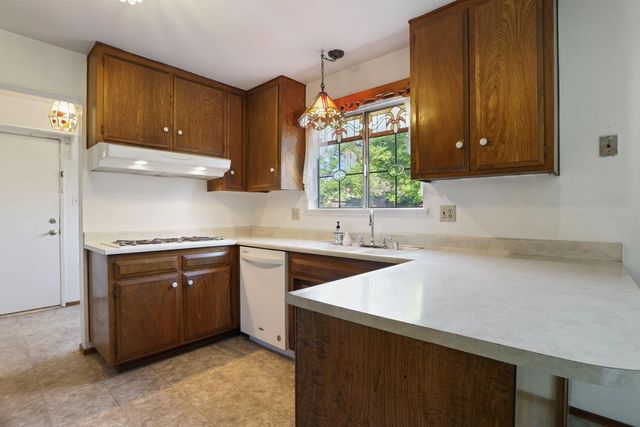 8961 La Riviera Dr, Sacramento, CA 95826