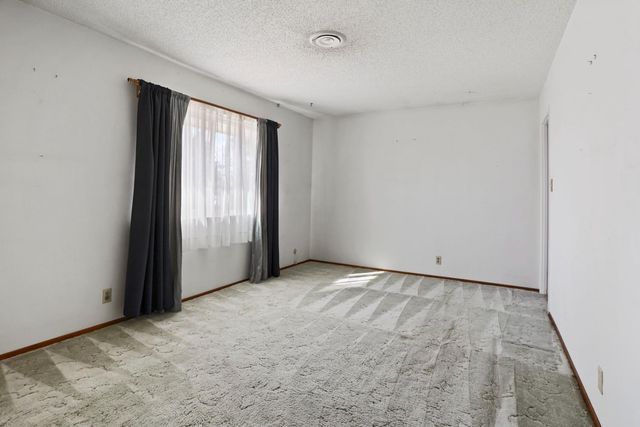 8961 La Riviera Dr, Sacramento, CA 95826