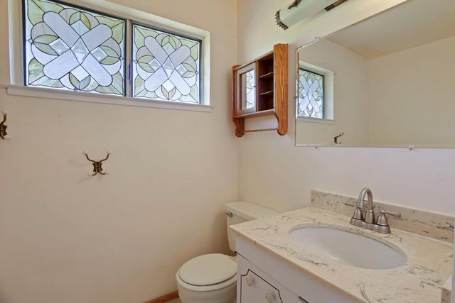 8961 La Riviera Dr, Sacramento, CA 95826