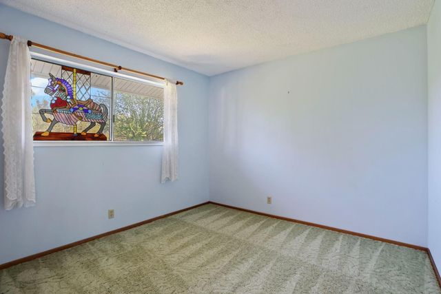 8961 La Riviera Dr, Sacramento, CA 95826