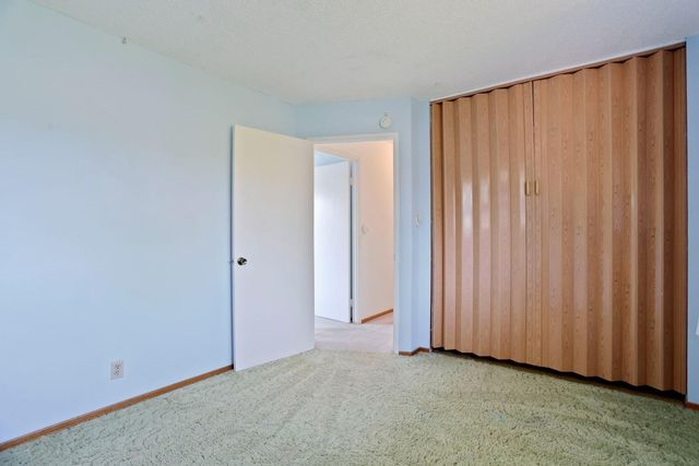 8961 La Riviera Dr, Sacramento, CA 95826