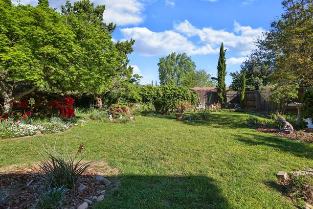 8961 La Riviera Dr, Sacramento, CA 95826