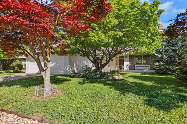 8961 La Riviera Dr, Sacramento, CA 95826