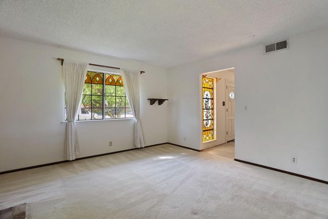 8961 La Riviera Dr, Sacramento, CA 95826