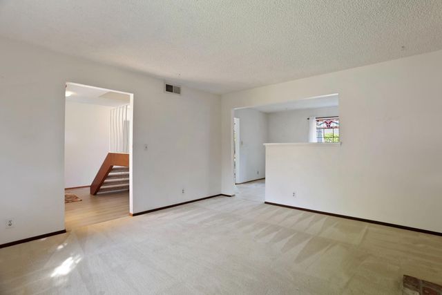 8961 La Riviera Dr, Sacramento, CA 95826