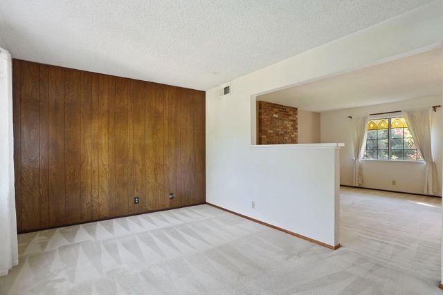 8961 La Riviera Dr, Sacramento, CA 95826