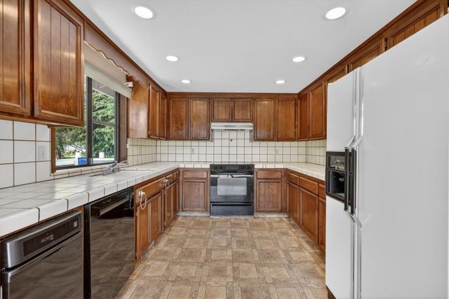 3531 Linda Vista Dr, Shingle Springs, CA 95682