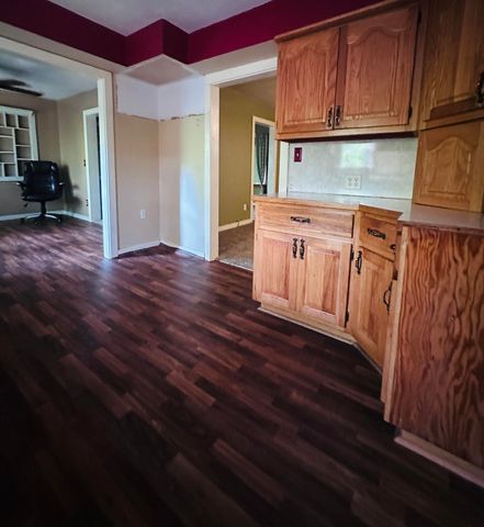 1133 E 318th Road, Flemington, MO 65650