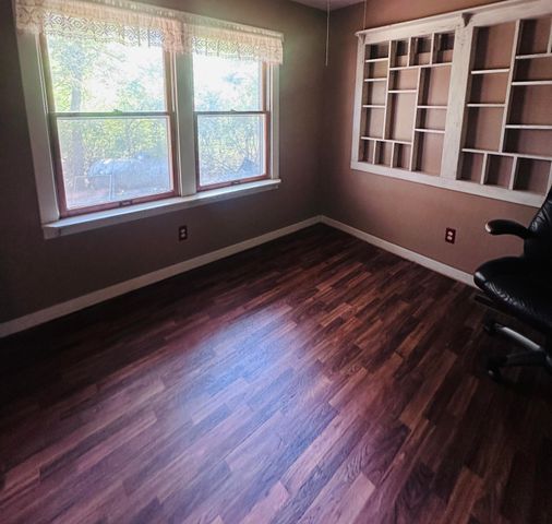 1133 E 318th Road, Flemington, MO 65650