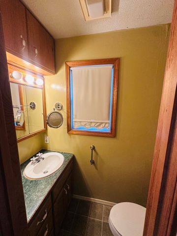 1133 E 318th Road, Flemington, MO 65650