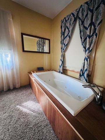 1133 E 318th Road, Flemington, MO 65650