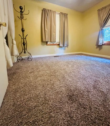 1133 E 318th Road, Flemington, MO 65650