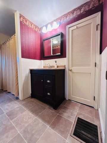 1133 E 318th Road, Flemington, MO 65650