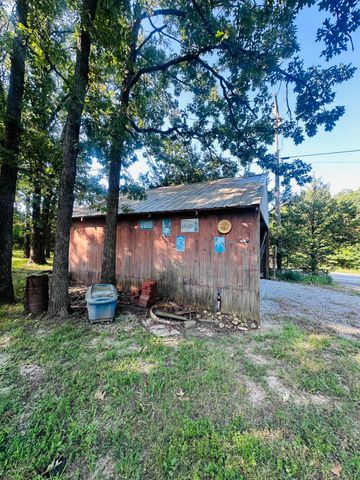 1133 E 318th Road, Flemington, MO 65650