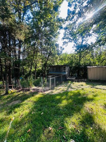 1133 E 318th Road, Flemington, MO 65650