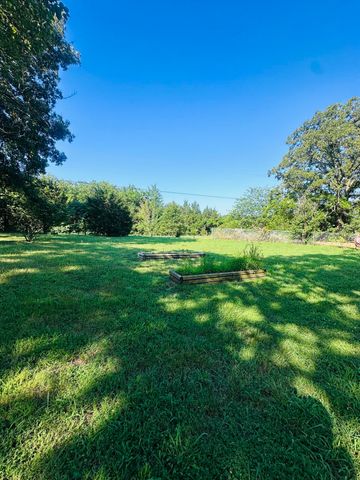 1133 E 318th Road, Flemington, MO 65650