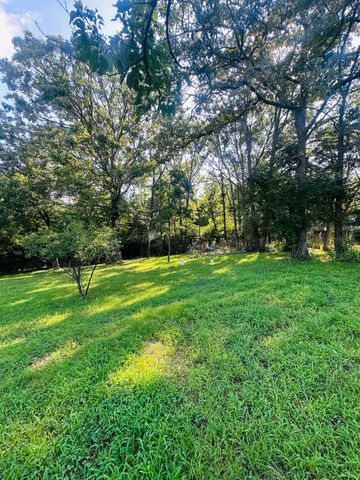 1133 E 318th Road, Flemington, MO 65650