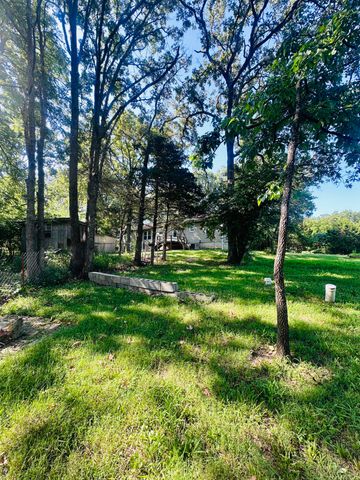 1133 E 318th Road, Flemington, MO 65650