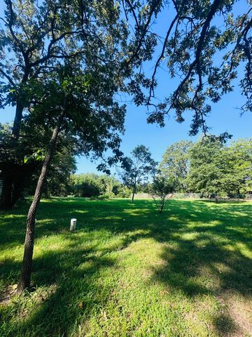 1133 E 318th Road, Flemington, MO 65650