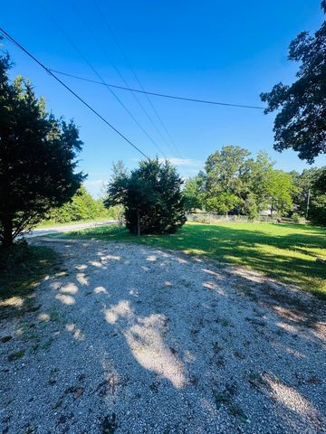 1133 E 318th Road, Flemington, MO 65650