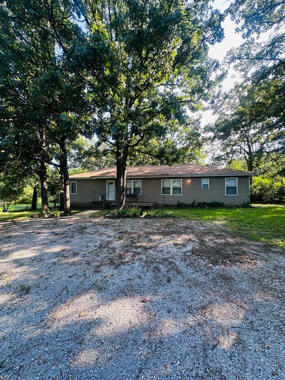 1133 E 318th Road, Flemington, MO 65650